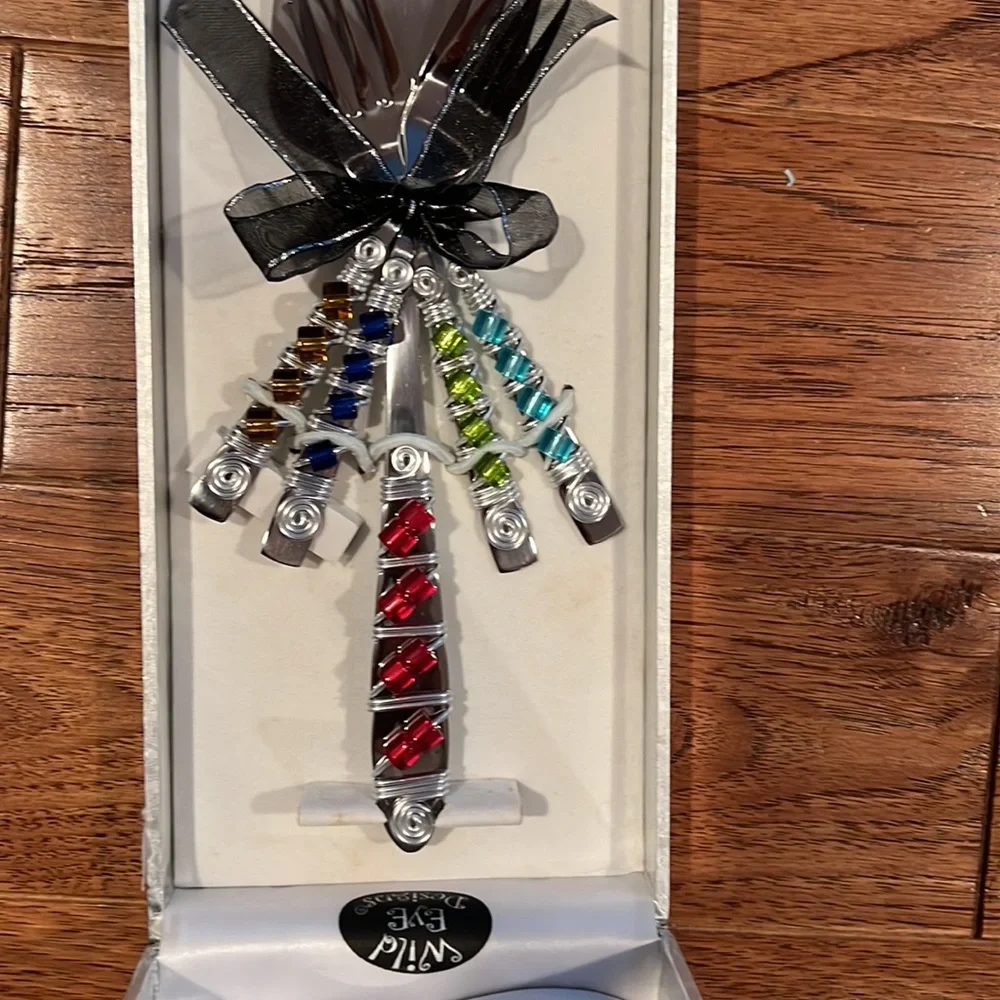 NWT 5 Piece Cake Serving Kit